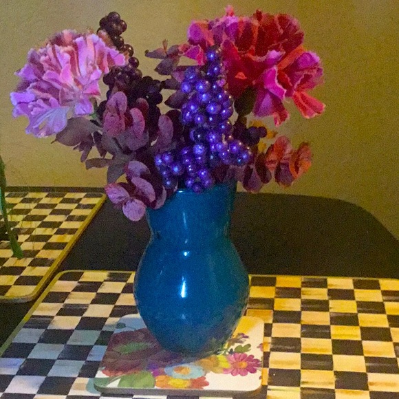 “Vase,and,Flowers “🦋🌸💕 - Picture 1 of 2